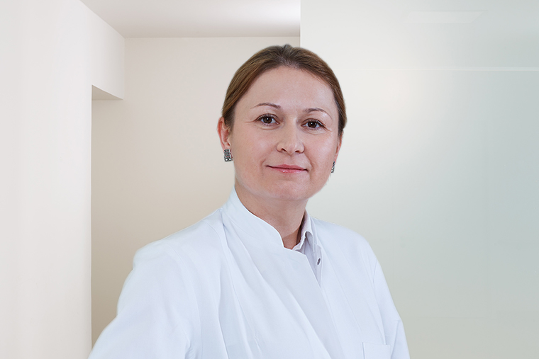 Dr. Elisabeth Golla