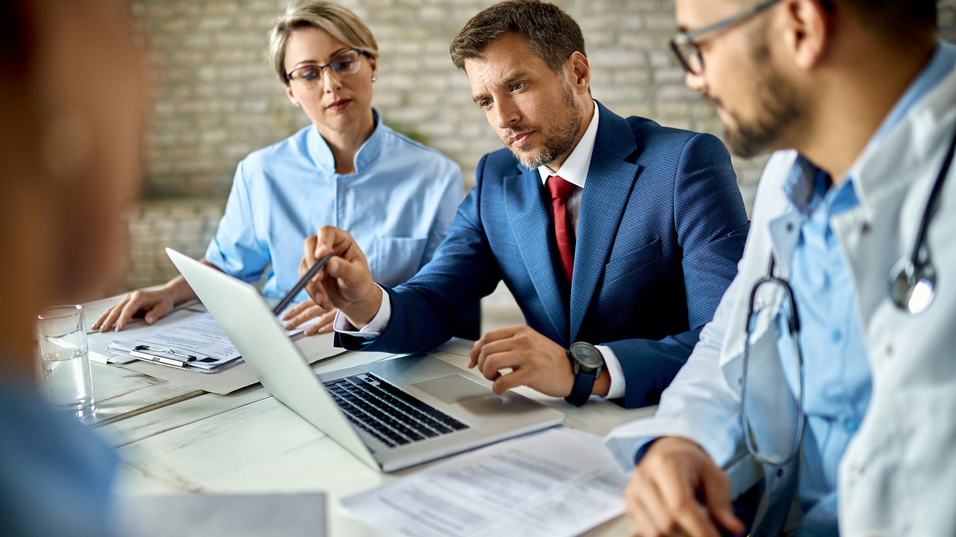 Management und Verwaltung - Klinikleiter