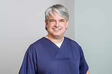 Schmerztherapie - Chefarzt Dr. James Allen Blunk 