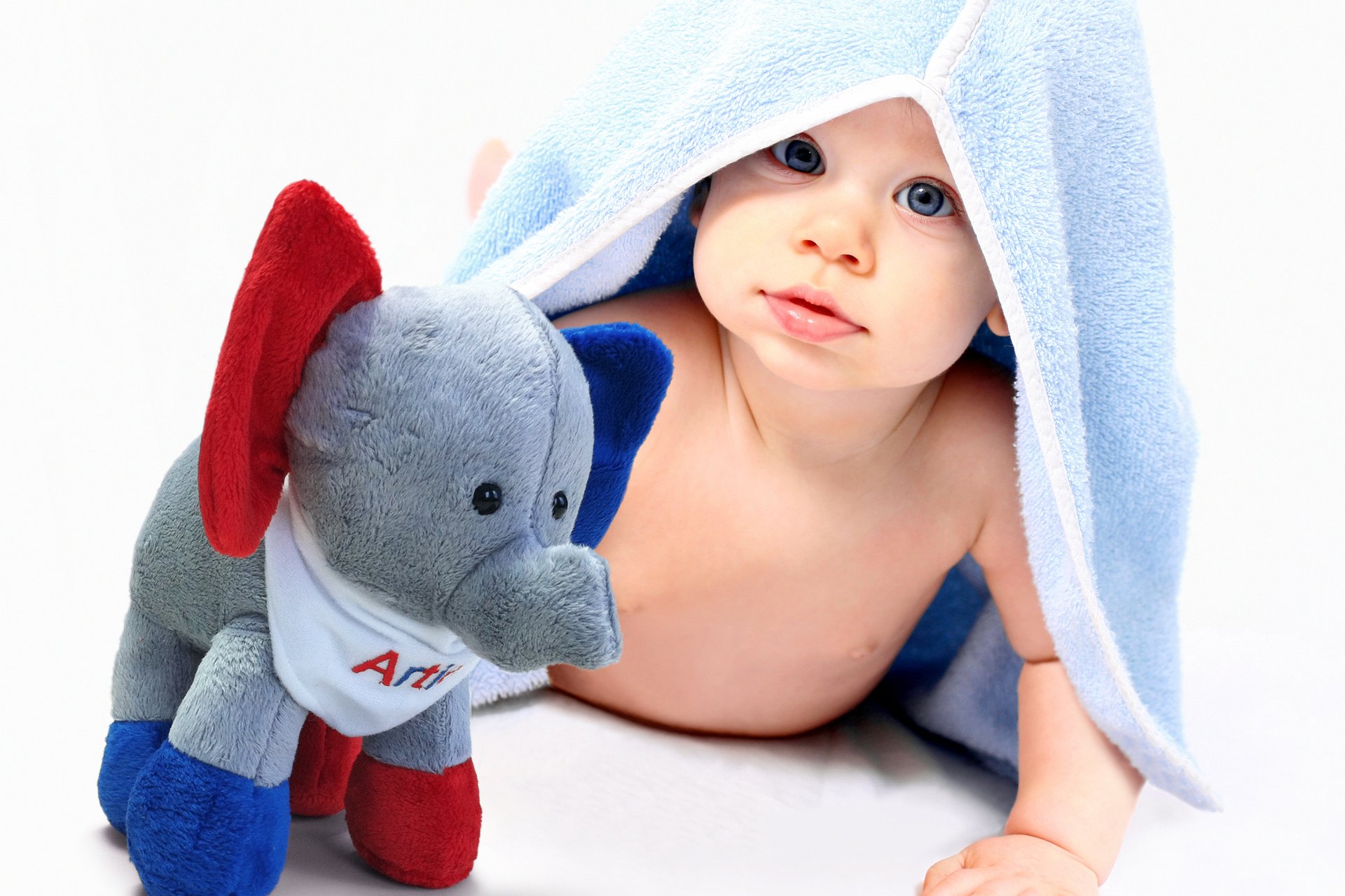 Babygalerie Baby mit Elefant Artie