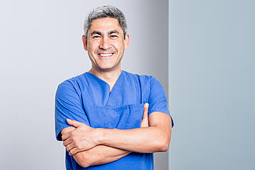  Wirbelsäulenchirurgie - Chefarzt Dr. Sascha Rhee