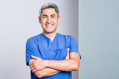  Wirbelsäulenchirurgie - Chefarzt Dr. Sascha Rhee