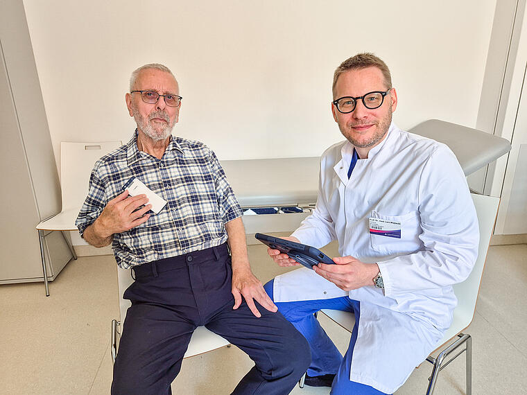 Parkinson-Patient mit Prof. Dr. Lars Wojtecki